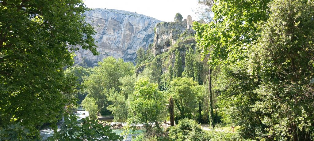 Fontaine-de-Vaucluse. Mai 2025