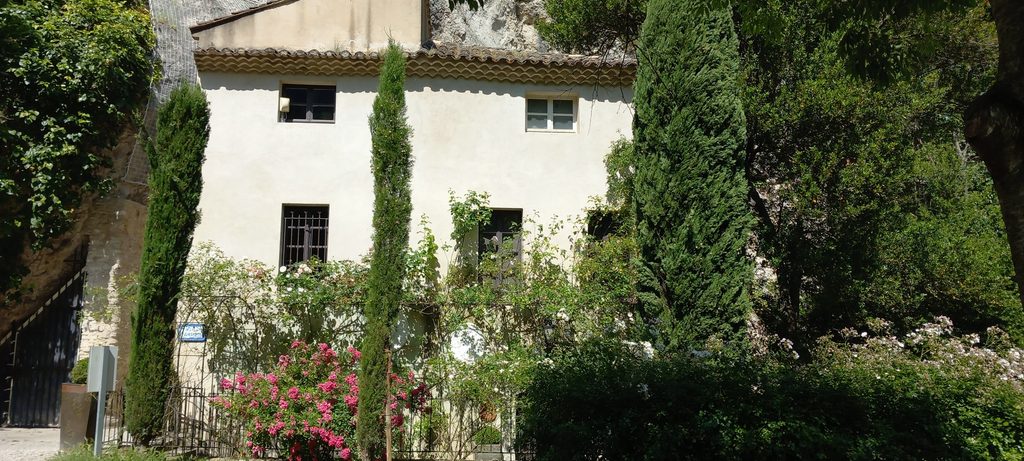 Musée Pétrarque à Fontaine-de-Vaucluse. Mai 2025